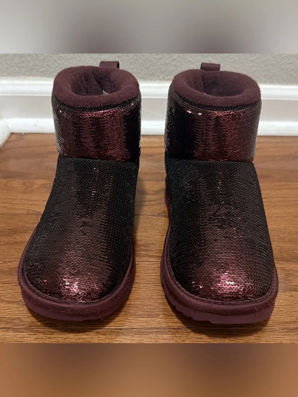 UGG Classic  Burgundy  Sequin Suede Girls  Boots Size US 3